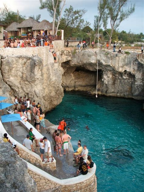 Ricks Cafe in Negril Jamaica (Cliff Diving In Jamaica)